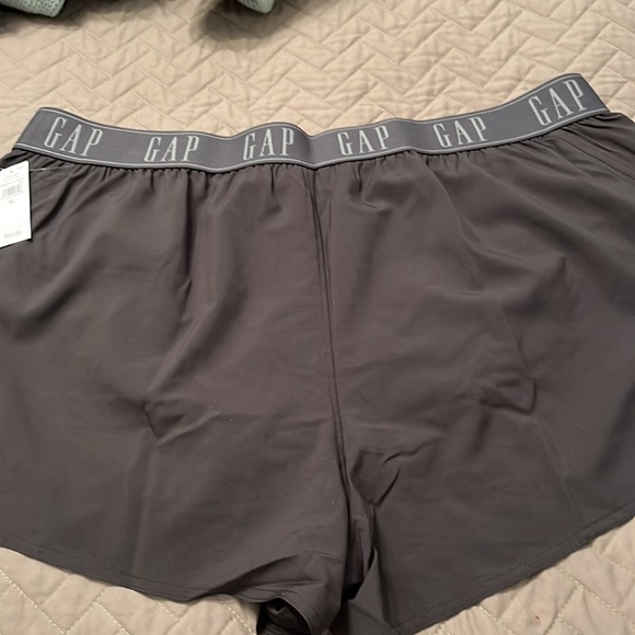 GapFit Dark Gray 3" Runaround Shorts / NWT/ Size XL - Picture 9 of 10